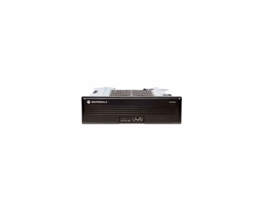 Motorola MTR3000 DMR Base Station Repeater 100W 1 محطة ومكرر لاسلكي موتورولا MTR3000 رقمي DMR، منظر أمامي