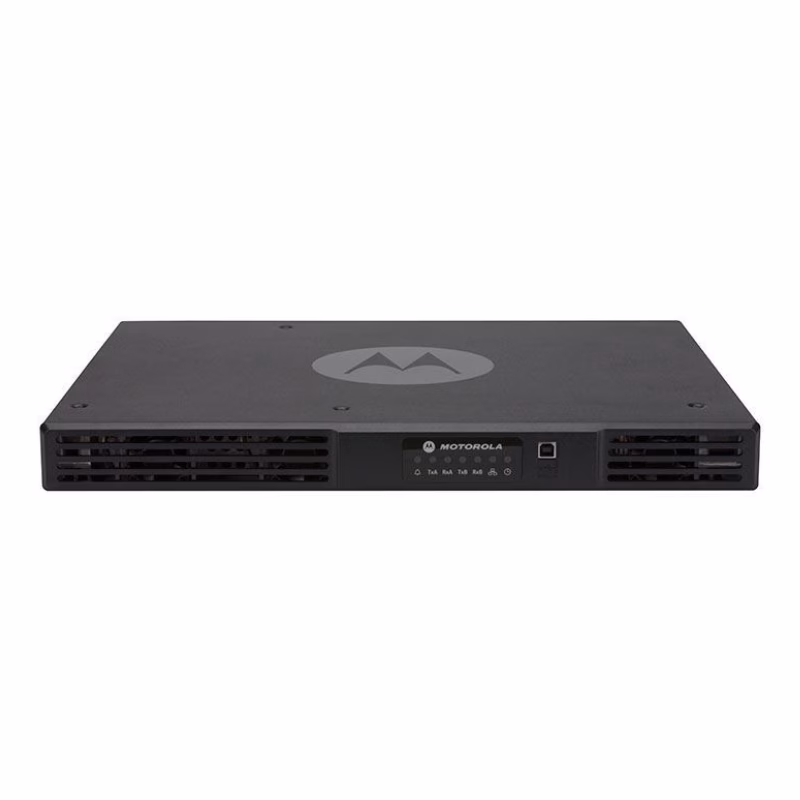 Motorola SLR5500 DMR Repeater 50W 1U Rackmount 1 مكرر لاسلكي موتورولا SLR5500 رقمي DMR بوحدة رفّ واحدة، منظر أمامي